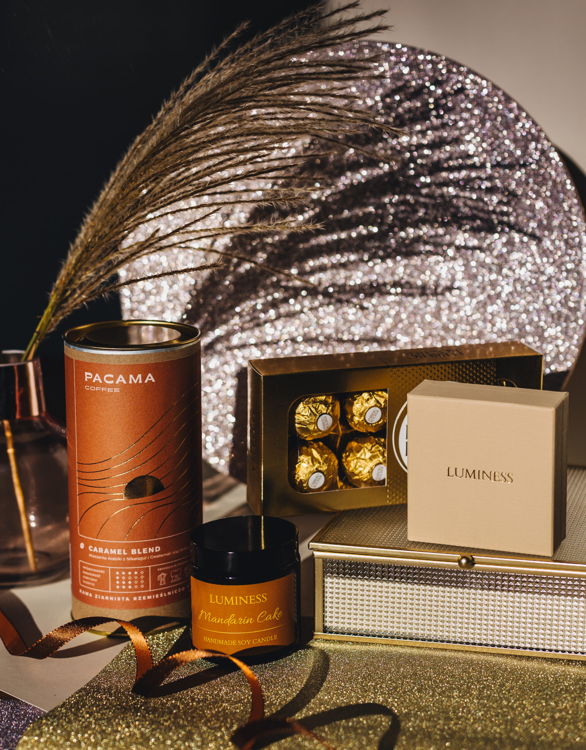 Zestaw prezentowy premium – świeca sojowa i bransoletka LUMINESS oraz kawa ziarnista i pralinki - obrazek 2