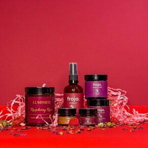 Zestaw Walentynkowy – świeca sojowa LUMINESS Raspberry Rose i kosmetyki naturalne od Frojo.